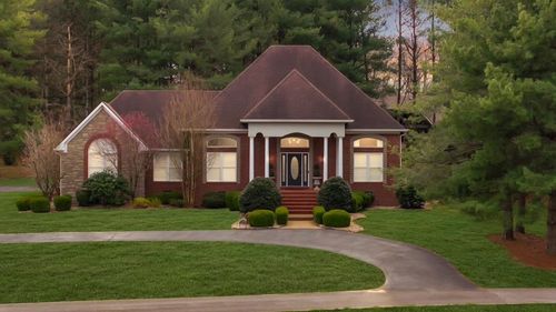 11 Whispering Pine Ln, Scottsville, KY, 42164-9263 | Card Image