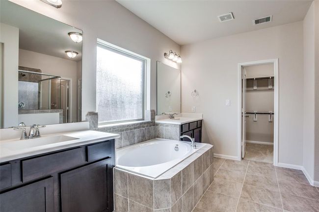 Primary Bathroom | Image 27