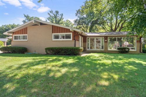 6684 N Atwahl Dr, Glendale, WI, 53209-3406 | Card Image