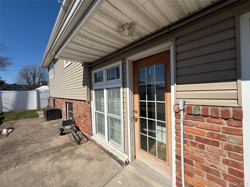 lower-level-73 Waterford, Hempstead, NY, 11558 | Card Image