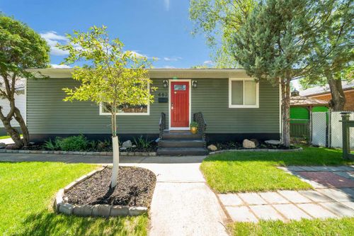 683 7 St Sw, Medicine Hat, AB, T1A4K9 | Card Image