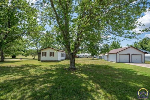 330 E 9th St, Lyndon, KS, 66451-9505 | Card Image