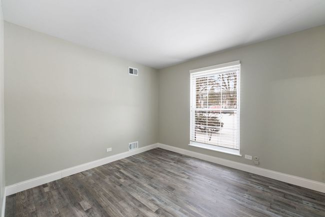 APT-102 - 5300 Carriageway Dr, Condo with 2 bedrooms, 1 bathrooms and 2 parking in Rolling Meadows IL | Image 10