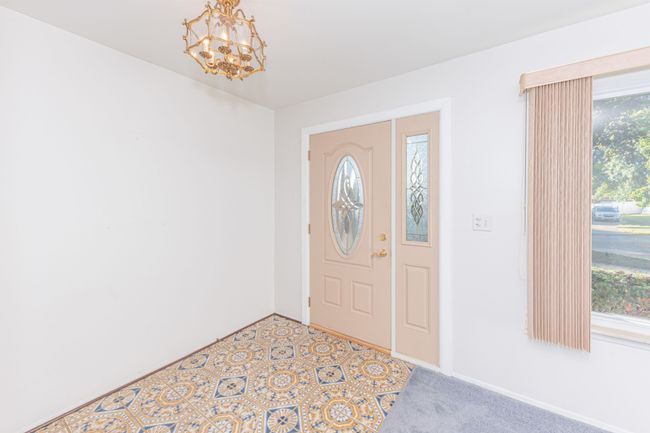 37332 Munger Dr, House other with 3 bedrooms, 2 bathrooms and null parking in Livonia MI | Image 5