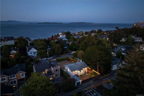 1050 Deal St, Oak Bay, BC, V8S5G5 | Card Image