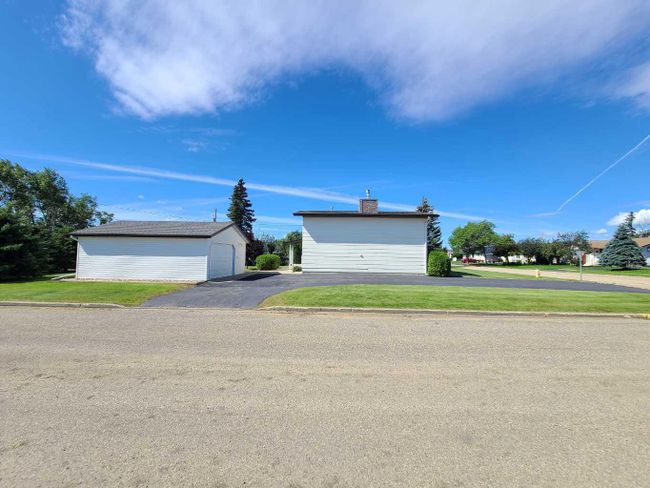143 3 Avenue Se, Home with 3 bedrooms, 1 bathrooms and 5 parking in Falher AB | Image 6