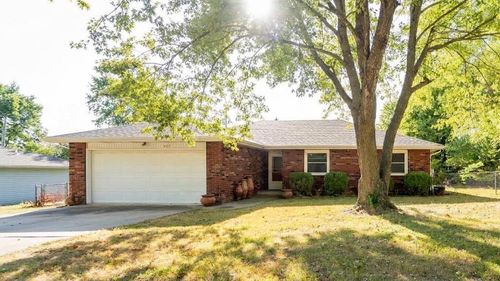 225 N Pringle Ave, Ash Grove, MO, 65604-9037 | Card Image