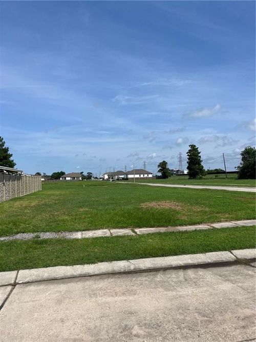 4012 Evangeline Dr, Chalmette, LA, 70043-1112 | Card Image