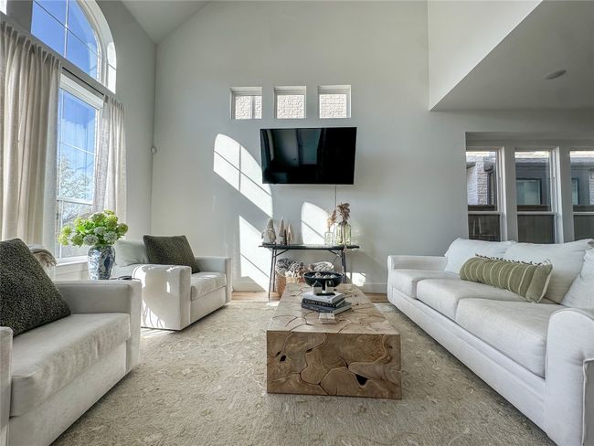 Living area with high vaulted ceiling | Image 8
