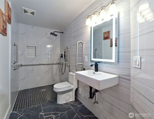 17823 145th Avenue Se, Renton, WA, 98058 | Card Image