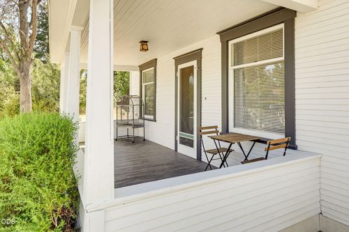 700 N 5th St, Jacksonville, OR, 97530-9022 | Card Image