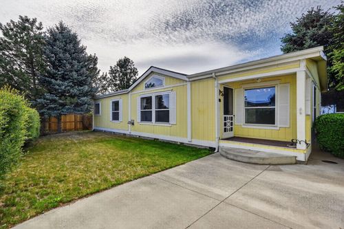 826 Ne Shoshone Drive, Redmond, OR, 97756 | Card Image