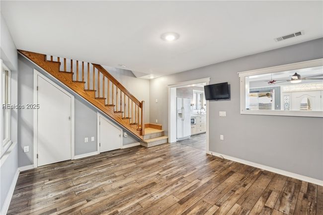 FIRST LEVEL FRONT LIVING AREA/ENTRY | Image 22