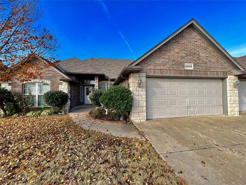 16505 Moorgate Ln, Edmond, OK, 73012-4240 | Card Image
