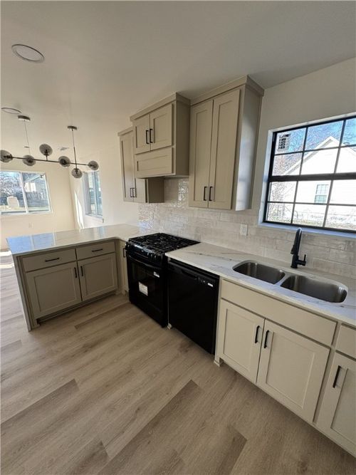 1021 S B St, Rogers, AR, 72756-5572 | Card Image