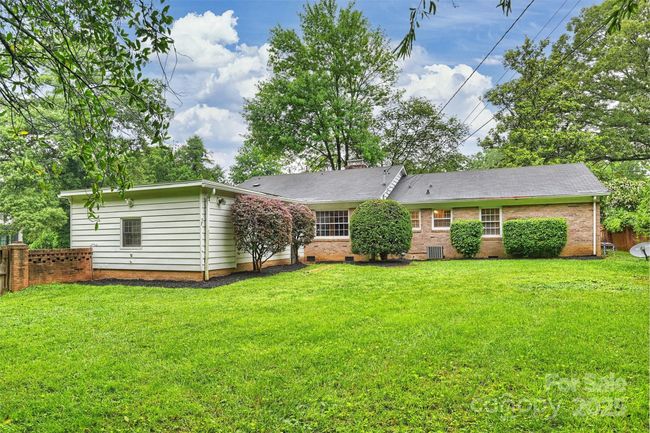 1961 Runnymede Ln, House other with 3 bedrooms, 2 bathrooms and null parking in Charlotte NC | Image 38