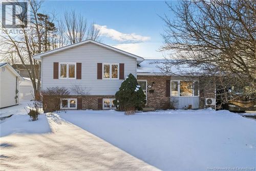 82 Crestwood Dr, Moncton, NB, E1C9E4 | Card Image