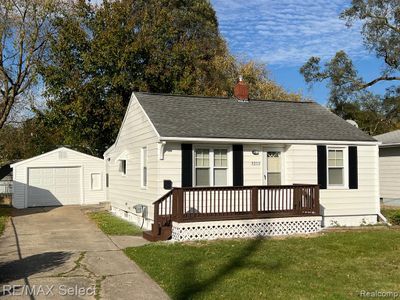 3213 Leith Street, Home with 2 bedrooms, 1 bathrooms and null parking in Flint MI | Image 1