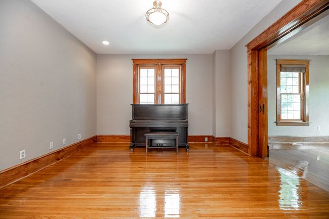 307 N Logan St, House other with 3 bedrooms, 2 bathrooms and 2 parking in Deer Creek IL | Image 9