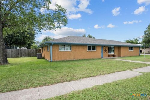 203 E Main St, Rosebud, TX, 76570-3353 | Card Image