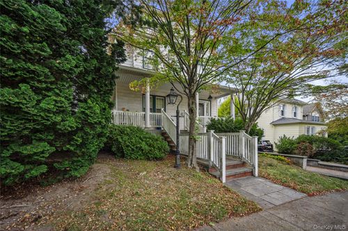 30 Monroe St, Port Washington, NY, 11050-3228 | Card Image