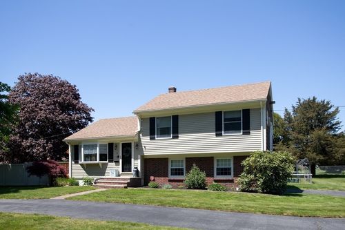 4 Clark Ln, Swansea, MA, 02777-4551 | Card Image