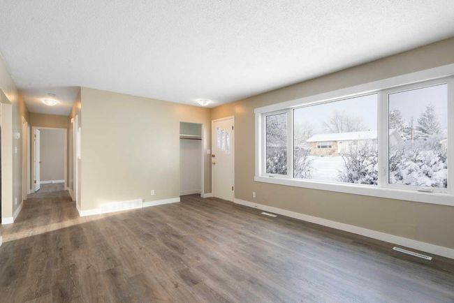 221 Frederick Avenue W, House other with 3 bedrooms, 1 bathrooms and 1 parking in Standard AB | Image 9