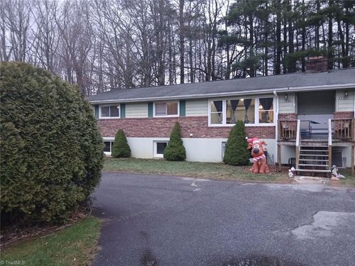 317 Ashe Park Rd, Jefferson, NC, 28640-9607 | Card Image