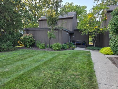 20 Westbury Ct, Ann Arbor, MI, 48105-1411 | Card Image