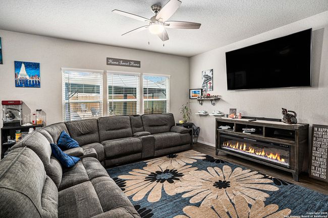 7129 Pisces Way, House other with 3 bedrooms, 3 bathrooms and null parking in Converse TX | Image 7