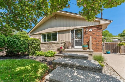 63 W 25th St, Hamilton, ON, L9C4W9 | Card Image