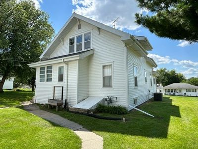 906 Harmon Street, Home with 5 bedrooms, 1 bathrooms and null parking in Tama IA | Image 2