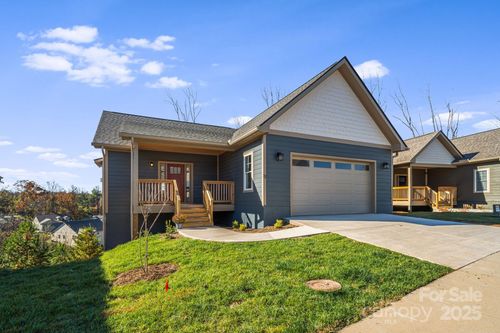 17 Sandstone Dr, Weaverville, NC, 28787-8867 | Card Image