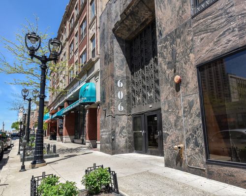 606 W Wisconsin Ave, MILWAUKEE, WI, 53203-1924 | Card Image