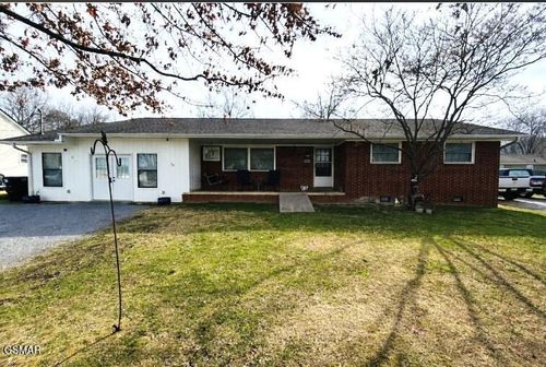 215 Valley Dr, Pigeon Forge, TN, 37863-3739 | Card Image