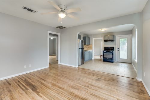 2524 Malvern Trl, Fort Worth, TX, 76105-5212 | Card Image