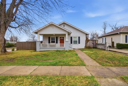 402 6th St, Claremore, OK, 74017-7230 | Card Image
