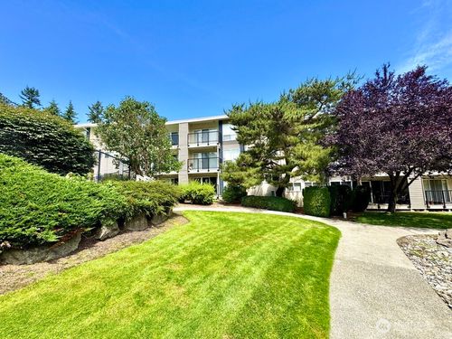 d105-12701 Ne 9th Pl, Bellevue, WA, 98005-3238 | Card Image