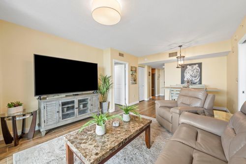 514-610 W Las Olas Boulevard, Fort Lauderdale, FL, 33312 | Card Image