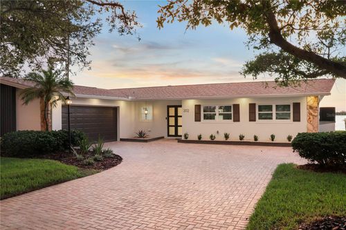 202 Driftwood Ln, LARGO, FL, 33770-2602 | Card Image