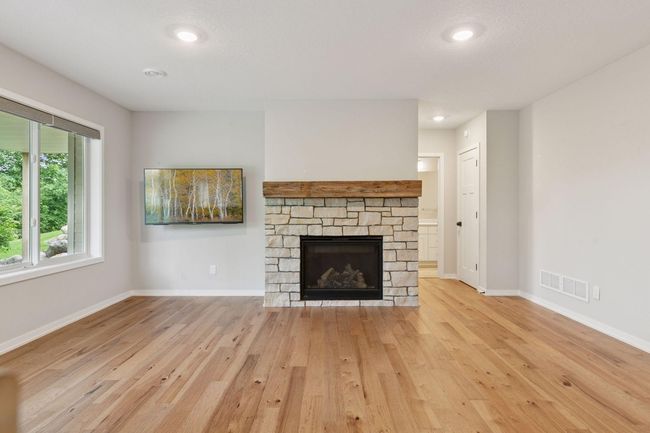 Goregous hardwood floors continues throughout | Image 35
