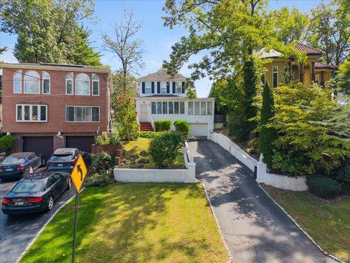 195-12 Mclaughlin Ave, Hollis, NY, 11423-1152 | Card Image