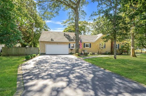 50 Head Of The Neck Rd, Bellport, NY, 11713-2007 | Card Image