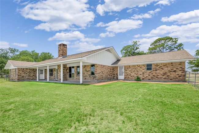 5131 N Us Highway 77, Home with 4 bedrooms, 3 bathrooms and 4 parking in Warda TX | Image 23