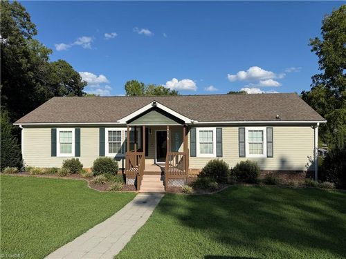 776 Lake Shore Ave, Lexington, NC, 27292-8237 | Card Image