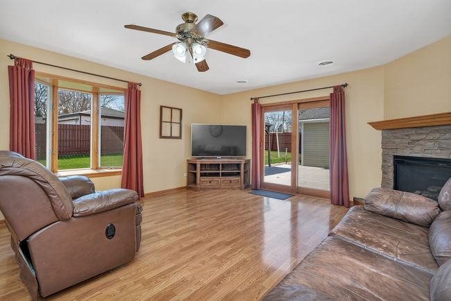 1713 Innercircle Dr, House other with 3 bedrooms, 1 bathrooms and 6 parking in Crest Hill IL | Image 17