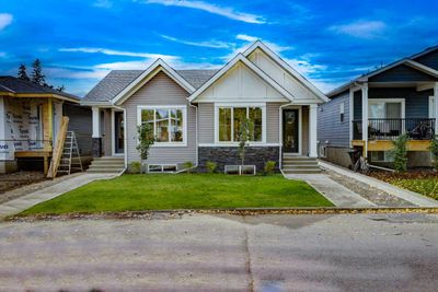 109 5 Ave Se, Home with 3 bedrooms, 2 bathrooms and 2 parking in High River AB | Image 1