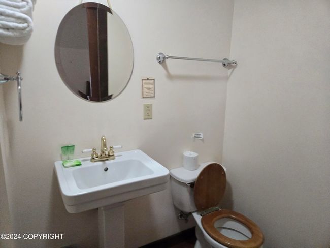 Cute Bathroom in Every room | Image 33