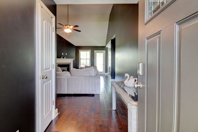 1029 Charles Thomas Dr, House other with 3 bedrooms, 2 bathrooms and 2 parking in Clarksville TN | Image 4