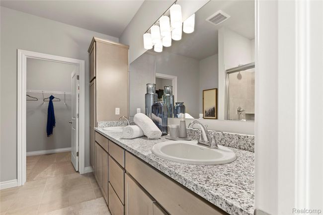 26 Owner's Bath.jpg | Image 11